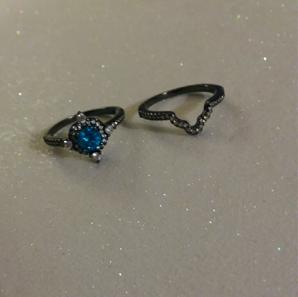 Like New Blue & White Topaz Wedding Ring Set